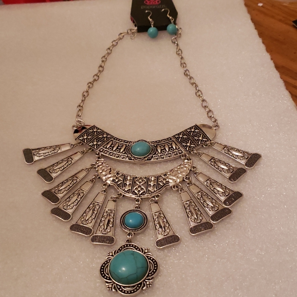 Necklace w earrings